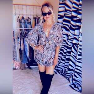 Paisley floral shorts keyhole bell sleeve romper size small